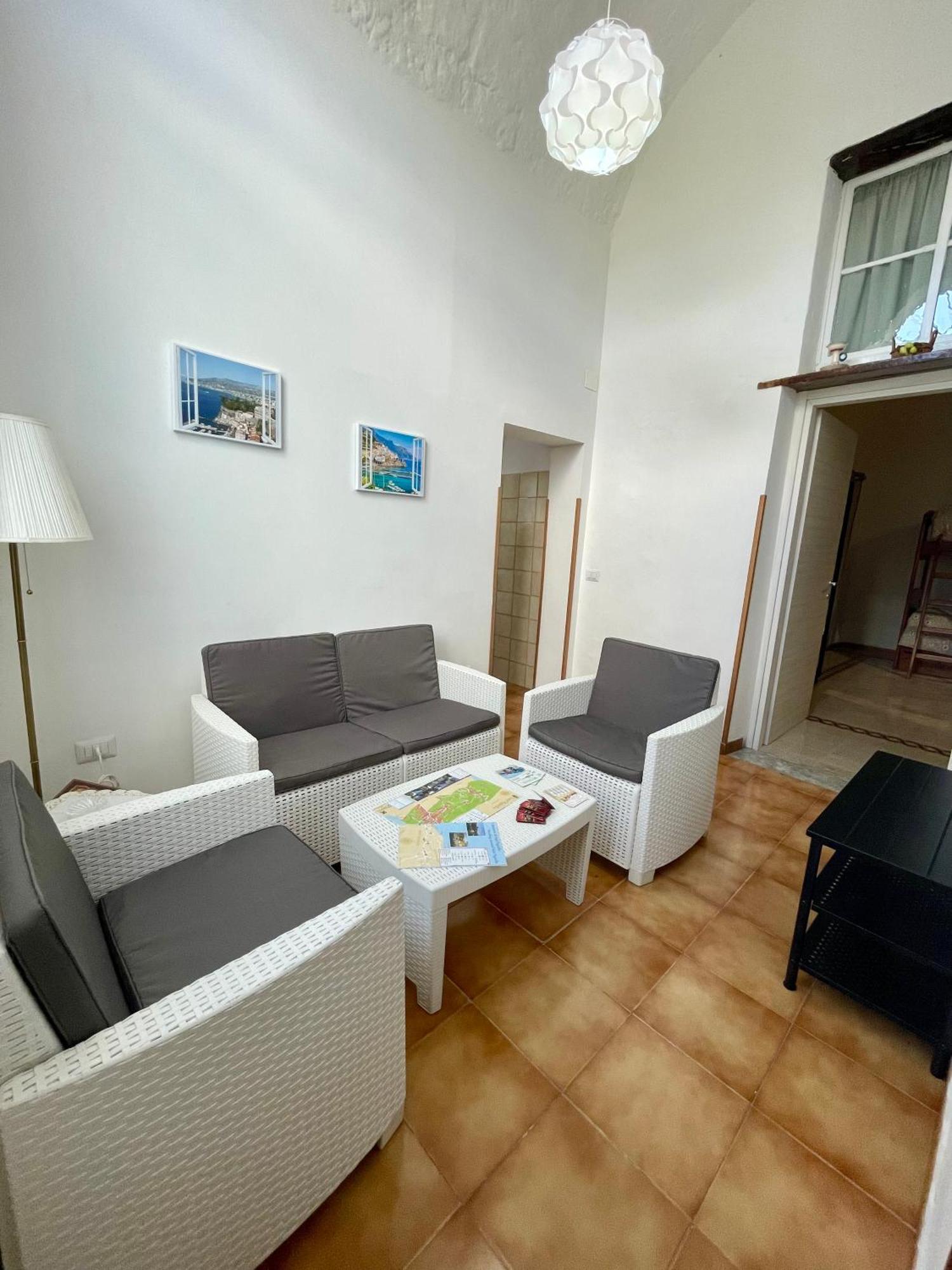 Mena Holiday House Villa Сант'Агнело Екстериор снимка